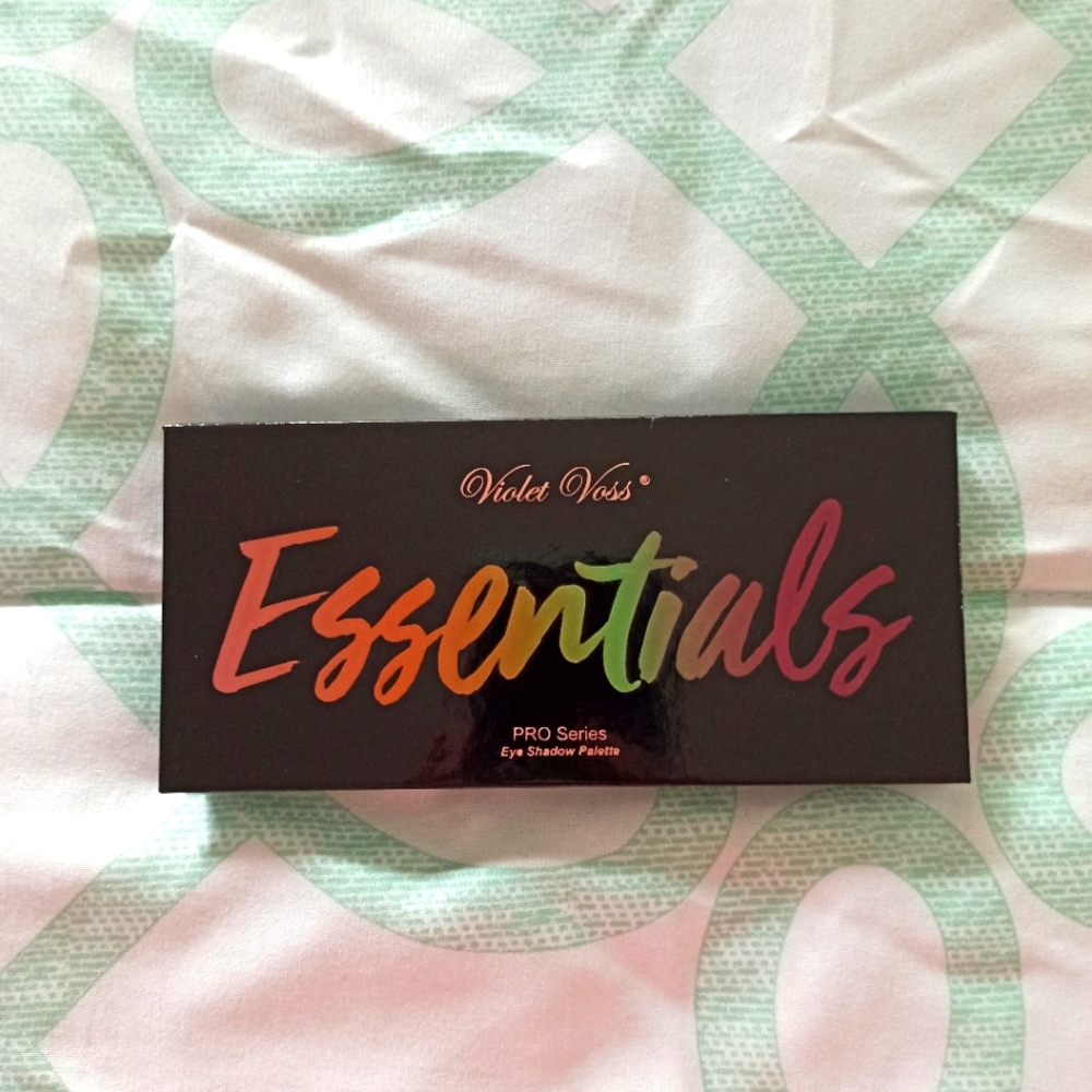 Violet Voss Essentials Palette